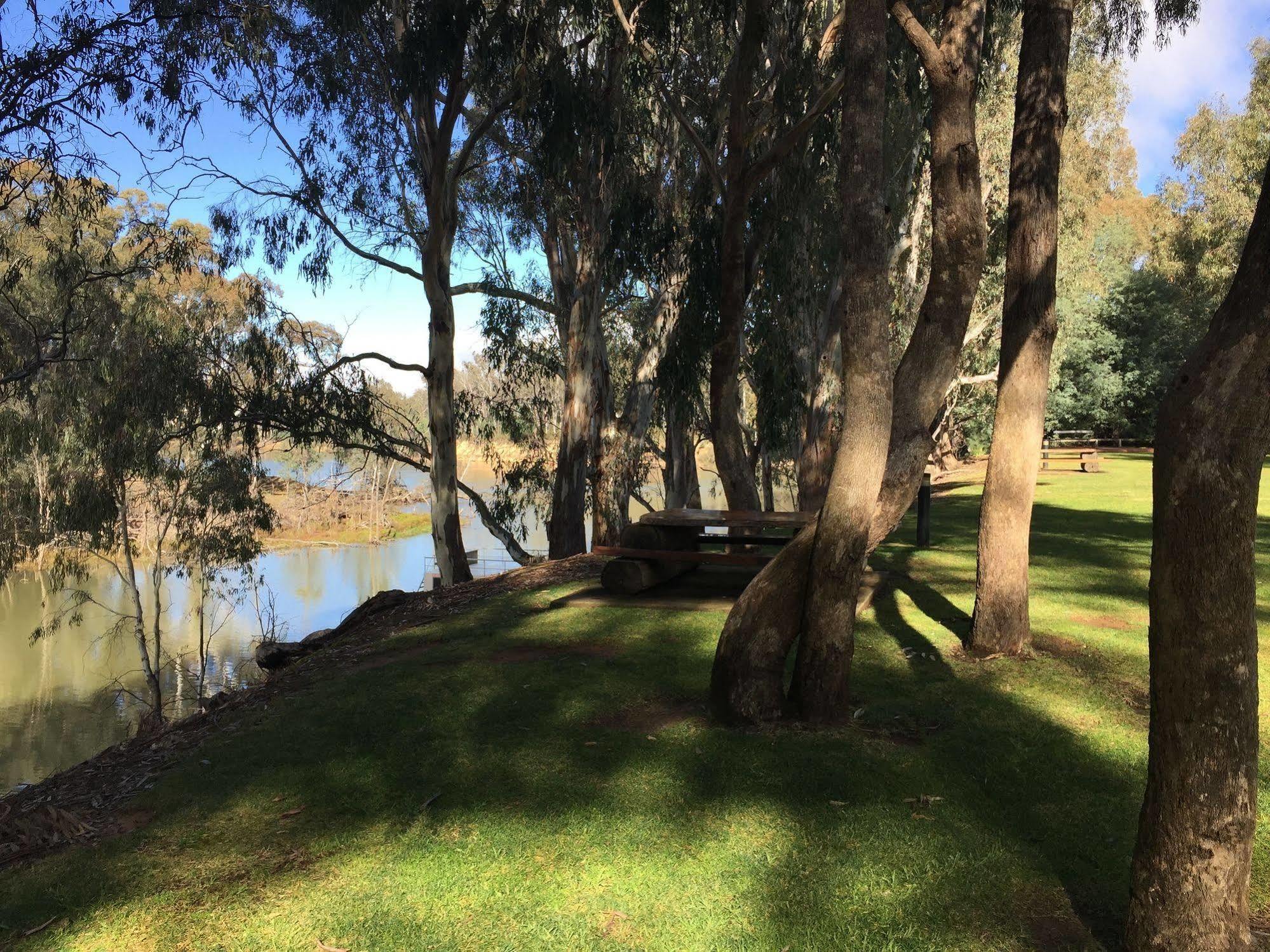 Riverspa Apartments Moama Luaran gambar